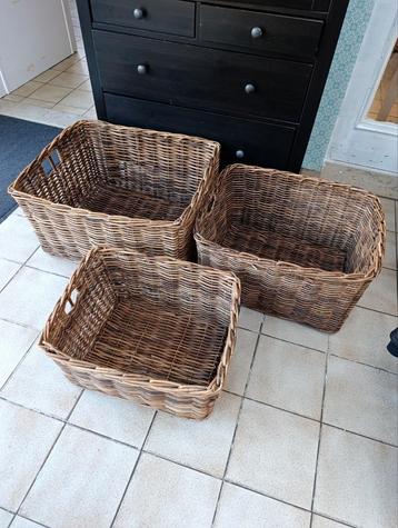 3 grote rieten manden beschikbaar voor biedingen