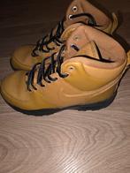 Nike winter schoenen, licht bruin, maat 35.5 EU, Ophalen of Verzenden, Gebruikt, Schoenen