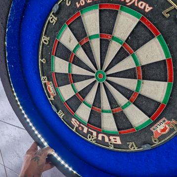 Darts blok inclusief verlichting  beschikbaar voor biedingen