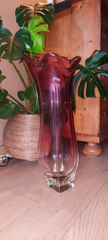beau vase en verre élégant
