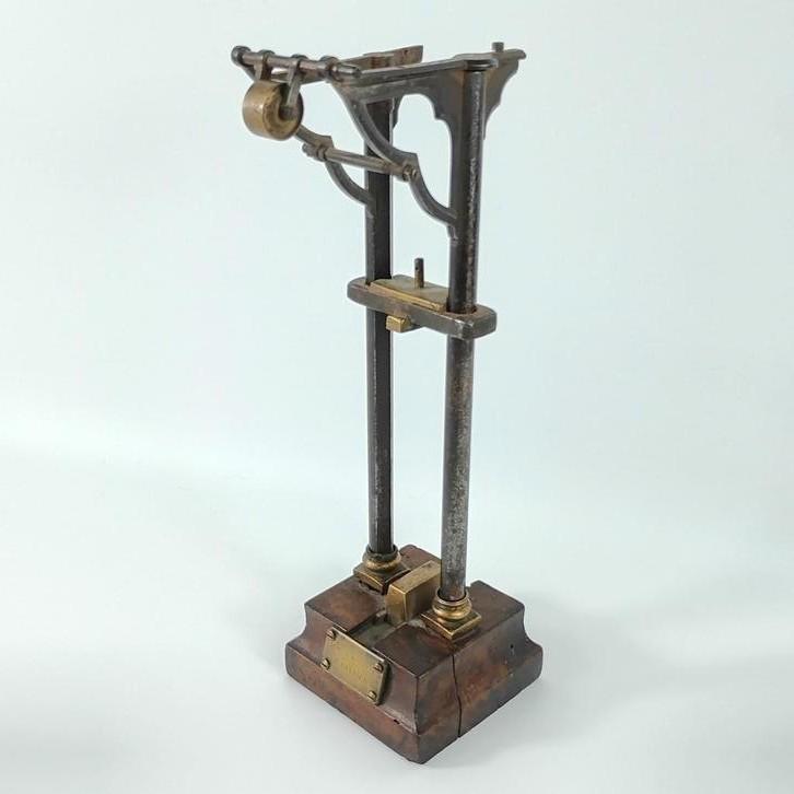 Pièce de maîtrise artisanale signée 1900 Laminoire miniature, Antiquités & Art, Antiquités | Autres Antiquités, Enlèvement ou Envoi