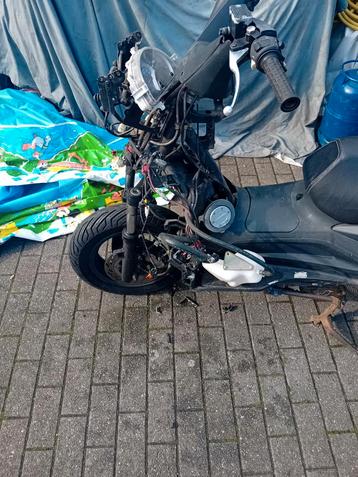 Sym 125 Evo I scooter reserveonderdelen
Mobiele telefoon 047 beschikbaar voor biedingen