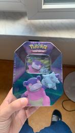 Pokemon Galarian slowbro v tin, Ophalen of Verzenden, Nieuw, Boosterbox, Foil