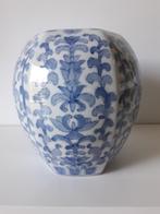 Witte en blauwe keramische vaas, Ophalen, Blauw