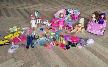 Barbie setje met verschillende accessoires beschikbaar voor biedingen