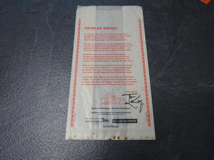 Gesigneerde broodzak Tom Lanoye uit 2004., Livres, Poèmes & Poésie, Comme neuf, Un auteur, Enlèvement ou Envoi