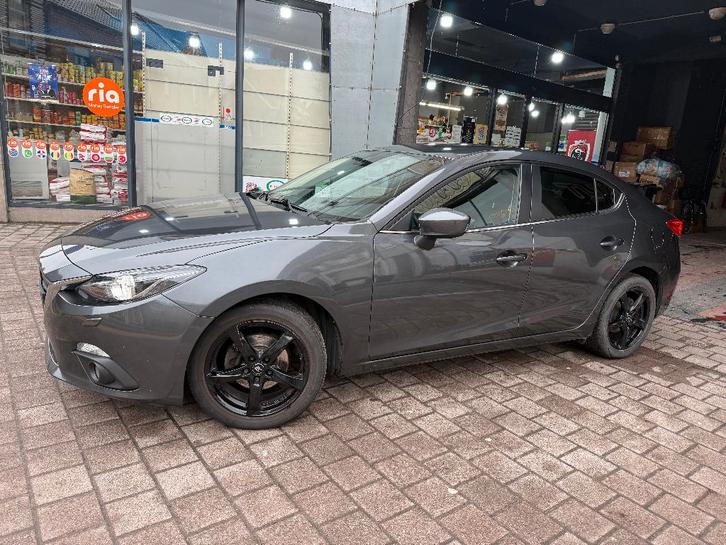 Mazda 3 Berline 1500cc essence Navigation Clim, Autos, Mazda, Entreprise, Achat, ABS, Airbags, Air conditionné, Alarme, Bluetooth