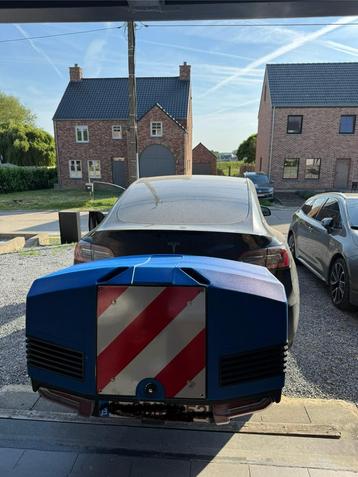 Towbox V3 400 liter te huur in Tervuren beschikbaar voor biedingen