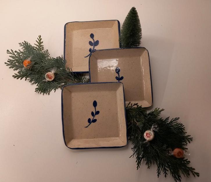 Handgemaakte keramiek schaaltjes spikkelklei + blauw, Huis en Inrichting, Keuken | Servies, Nieuw, Schaal of Schalen, Keramiek