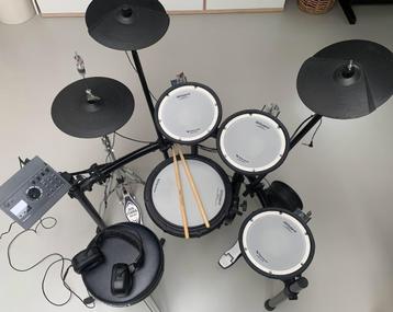 Drumstel Roland TD-17KV + accessoires beschikbaar voor biedingen