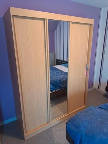 Houten kleer kast schuifdeuren beschikbaar voor biedingen