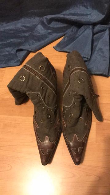 Bottes en tissu et simili cuir fourrées 39