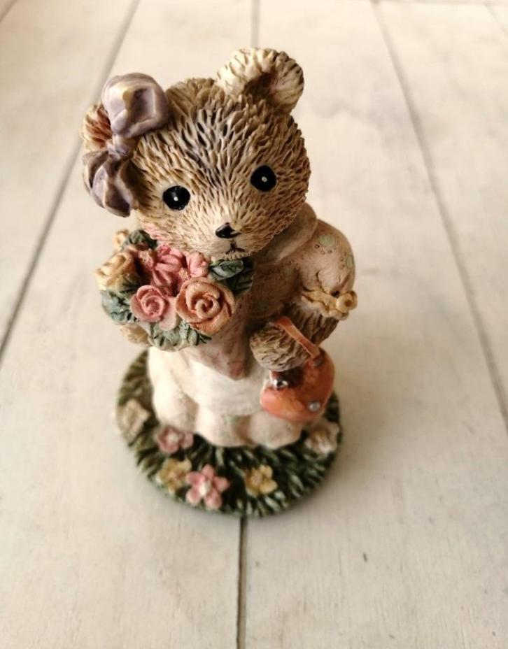 Vintage Cherished Teddies Postuurtje - Berin met Bloemen, Verzamelen, Beren en Cherished Teddies, Zo goed als nieuw, Beeldje, Cherished Teddies