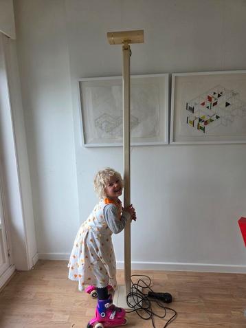 Staande lamp met dimmer beschikbaar voor biedingen