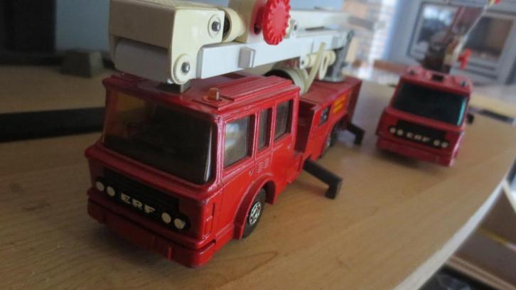 2 matchbox brandweerwagen K-39 snorkel fire engine, Hobby en Vrije tijd, Modelauto's | 1:50, Gebruikt, Matchbox, Ophalen of Verzenden