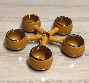 5 vintage terracotta cassolettes met handvat, prijs €10 beschikbaar voor biedingen