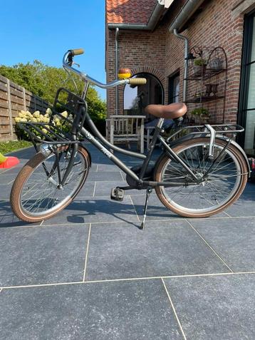 Meisjesfiets beschikbaar voor biedingen