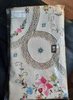 Handgemaakt tafelkkleed + 12 servietten - NIEUW !, Ophalen of Verzenden, Nieuw, Handborduren, Onderdeel of Accessoires
