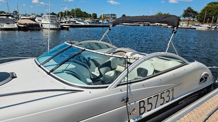 Bateau à moteur Celebrity 220 + remorque-garantie moteur, Sports nautiques & Bateaux, Bateaux à moteur & Yachts à moteur, Utilisé