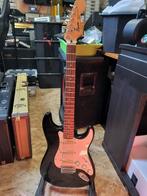 Gitaar  Squier Stratocaster met koffer, Musique & Instruments, Solid body, Utilisé, Enlèvement ou Envoi, Fender