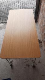 Bijzettafel/buro op wielen., Huis en Inrichting, Ophalen, Modern en functioneel, Zo goed als nieuw, 75 cm of meer