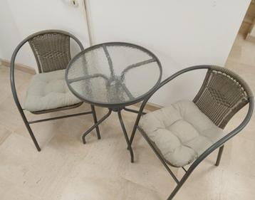 Ensemble de tables et chaises pour terrasse beschikbaar voor biedingen