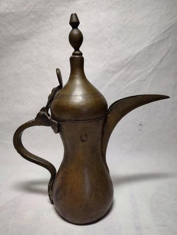 Antieke koperen Arabische Dallah koffiepot beschikbaar voor biedingen