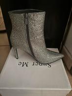 Zilvere hakken larzejes