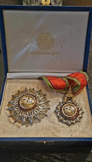 Orde witte olifant  borstspeld en medaille grootorde zilver  beschikbaar voor biedingen