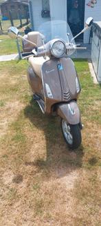 Vespa 125 primavera 3100€, Fietsen en Brommers, Ophalen, Zo goed als nieuw