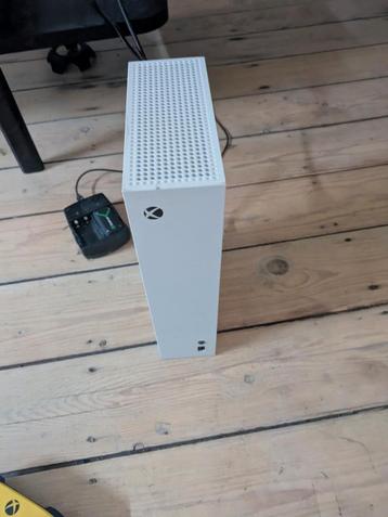XBOX SERIES X+ACCESSORIES beschikbaar voor biedingen