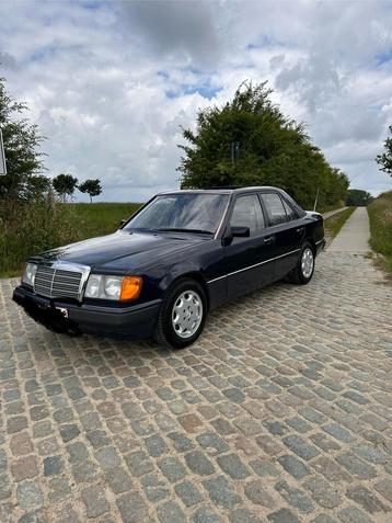 Mercedes w124 230e Oltimer 112000 km!, Auto's, Mercedes-Benz, 4 deurs, Blauw, 2300 cc, Grijs