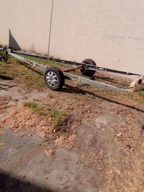 Geremde onderstel van caravan., Watersport en Boten, Boottrailers, Zo goed als nieuw, Geremd, Ophalen of Verzenden