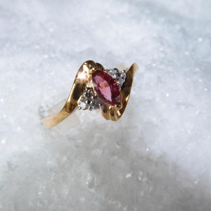 bague tout or jaune 18 carats +écrin, Bijoux, Sacs & Beauté, Bagues, Neuf, Femme, 19 à 20, Jaune, Or, Avec pierre précieuse, Enlèvement ou Envoi