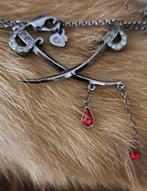 ketting Swarovski gekruiste kristallen ingelegde zwaarden, Verzamelen, Swarovski, Ophalen, Zo goed als nieuw, Overige typen