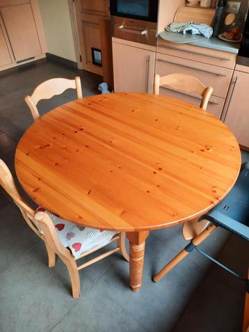 Eettafel met 6 stoelen (uitbreidbaar) beschikbaar voor biedingen