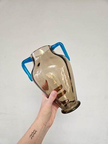 Vintage fuméglas vaas beschikbaar voor biedingen