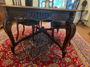Antieke eettafel  beschikbaar voor biedingen