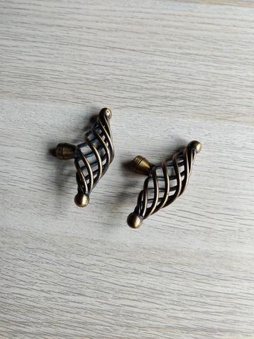 32 kastknoppen/handvaten beschikbaar voor biedingen