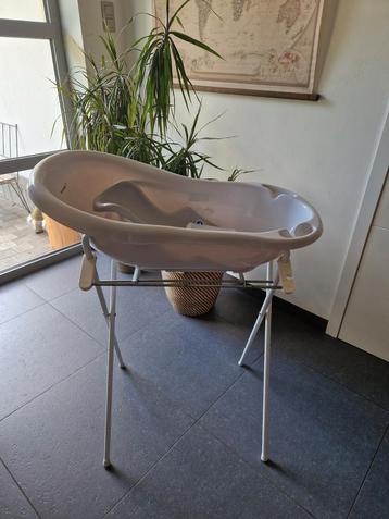 Babybad met staander  beschikbaar voor biedingen
