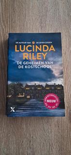 Boek 'De geheimen van de kostschool' van Lucinda Riley, Boeken, Ophalen of Verzenden, Zo goed als nieuw
