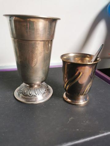 2 Antieke zilveren bekers en een lepeltje 