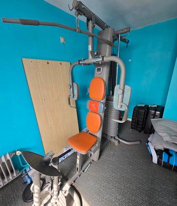 Multifunctioneel fitnesstoestel. beschikbaar voor biedingen
