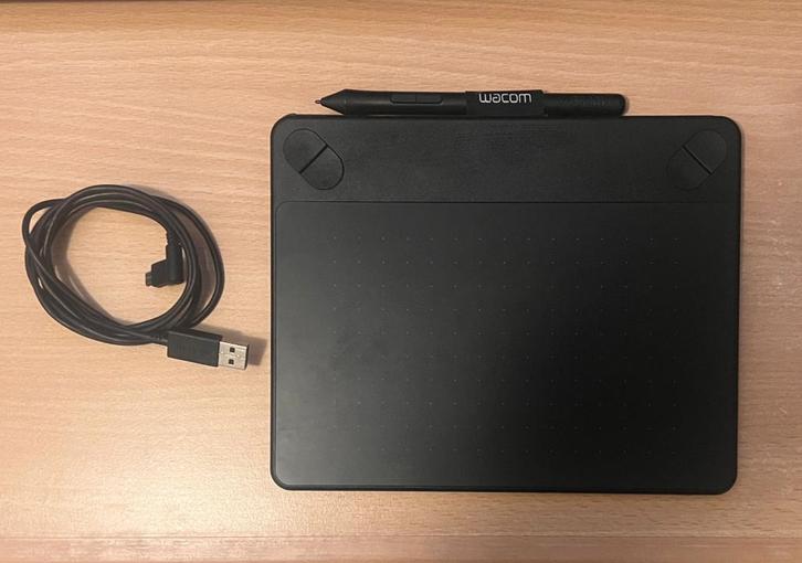 Wacom Intuos Pen & Touch (CTH-490K) | Tekentablet, Computers en Software, Tekentablets, Zo goed als nieuw, Bedraad, Multi-touch