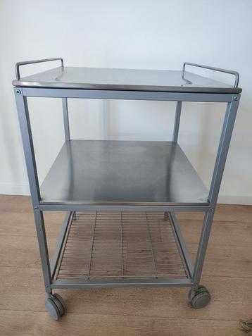 bijzettafel beschikbaar voor biedingen
