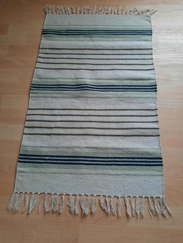 Tapis 1 m par 56 cm disponible aux enchères