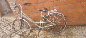 Damesfiets beschikbaar voor biedingen