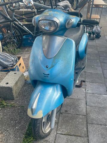 3 elektrische scooters (zie beschrijving) beschikbaar voor biedingen