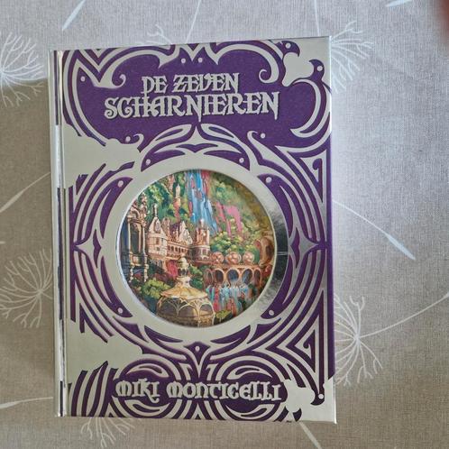 Miki Monticelli - De Zeven Scharnieren, Boeken, Kinderboeken | Jeugd | 10 tot 12 jaar, Nieuw, Ophalen