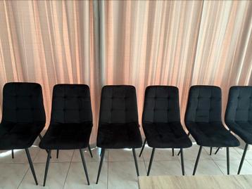 Eetkamerstoelen beschikbaar voor biedingen